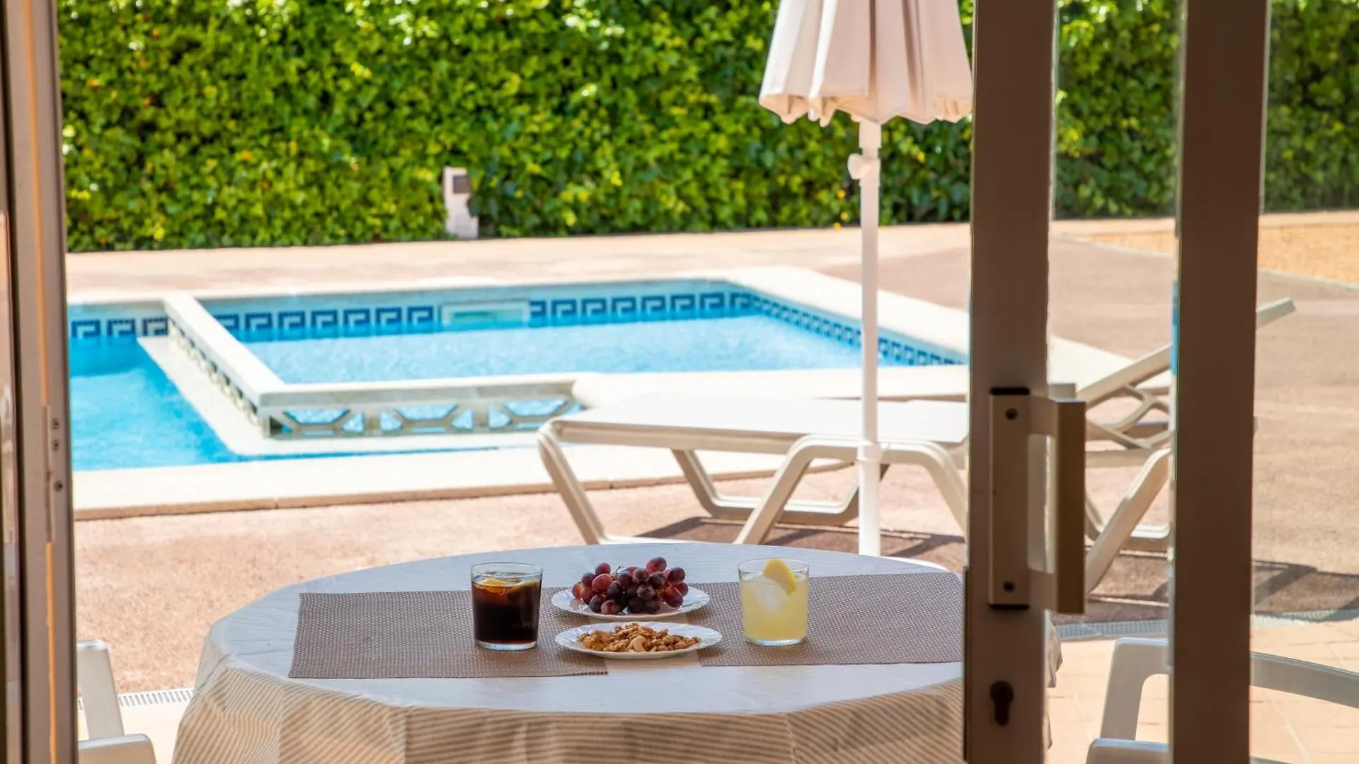 Apartamentos Island Cala'N Blanes  Cala'N Blanes (Menorca)